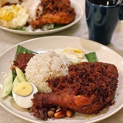 Village Park Nasi Lemak｜Damansara这家椰浆饭餐厅，藏着全马最经典炸鸡椰浆饭